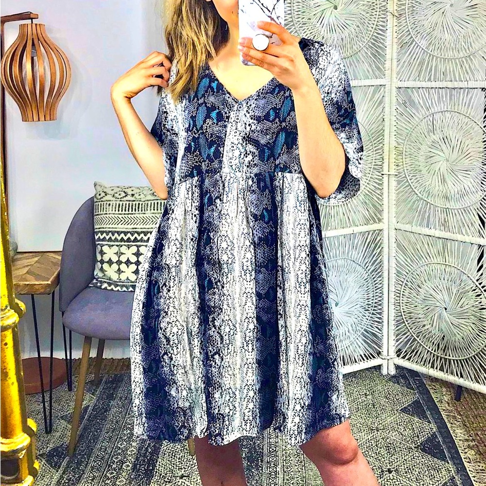 Like NEW! Lovely Snake-print baby doll dress